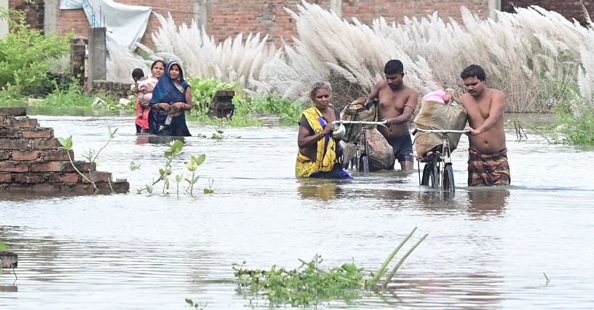 Kanpur Helplessness peaks under shadow of floods water levels in the Pandu River have risen
