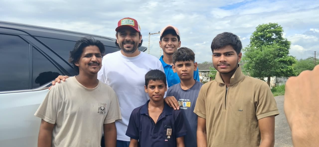 Lucknow: Former cricketers Suresh Raina, Manvinder Bisla, and Deependra Pandey visited the Sports College.
