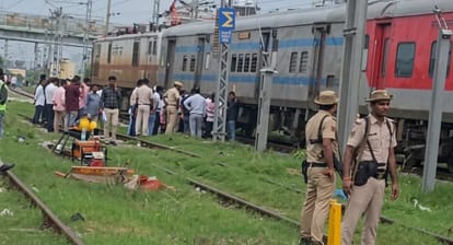 मौके पर मौजूद अधिकारी