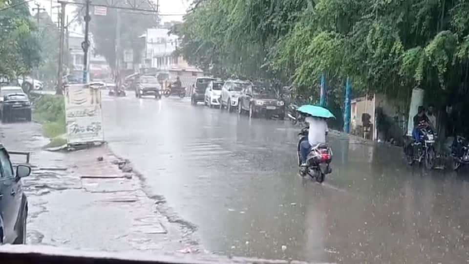 मेरठ में झमाझम बारिश।
