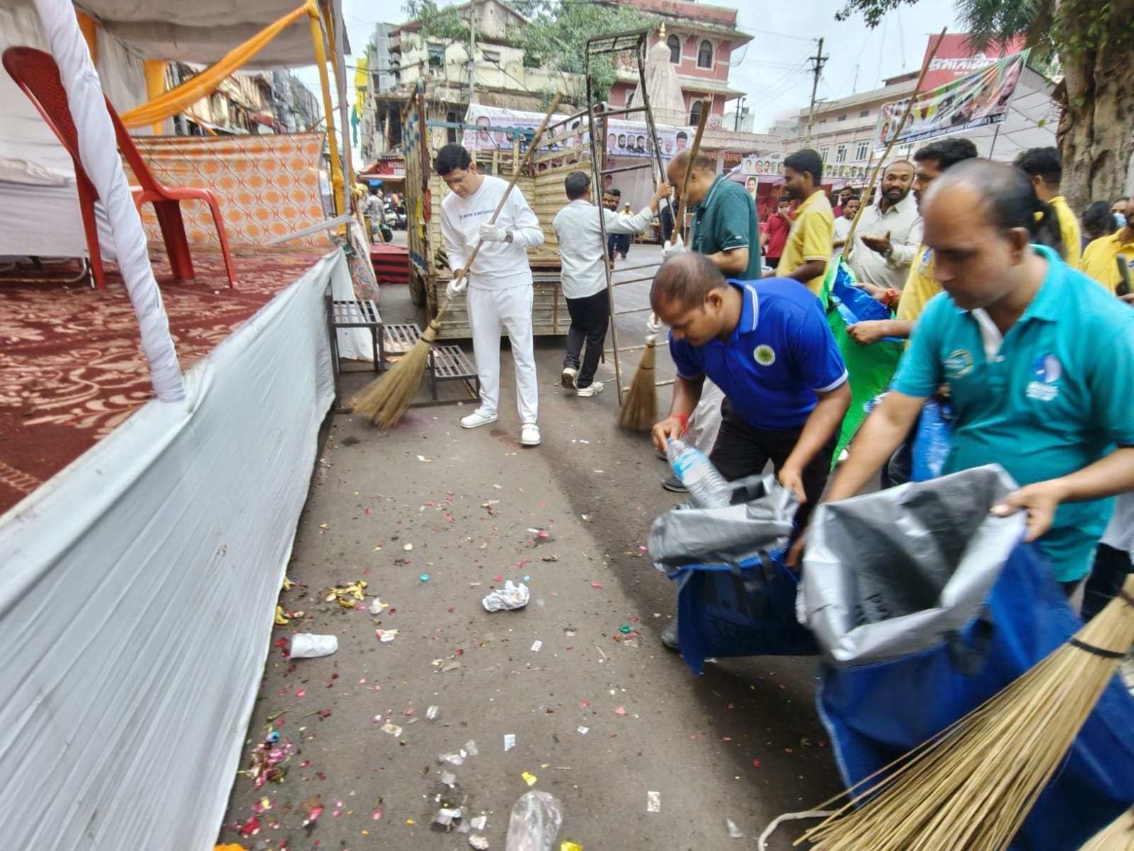 मेयर पुष्य मित्र भार्गव ने की सफाई।