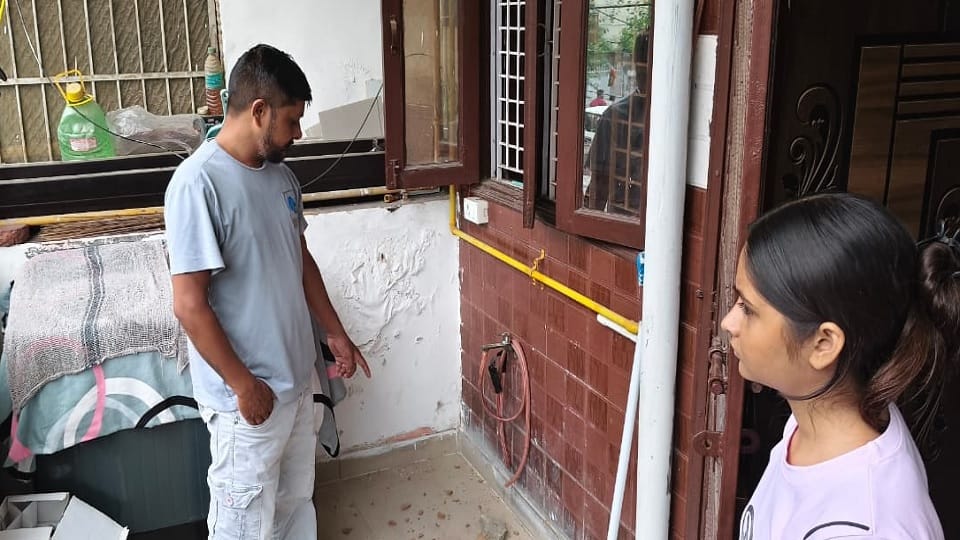 Allegation of stone-pelting at the home of CJP activist Nishu Azad in Ghaziabad