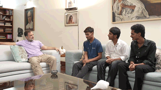 घायल छात्रों से मिले राहुल गांधी