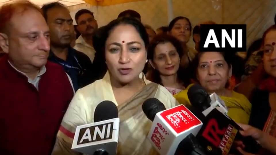 Speed of development fast in Delhi Rekha Gupta said focus on basic facilities CM praised the officials