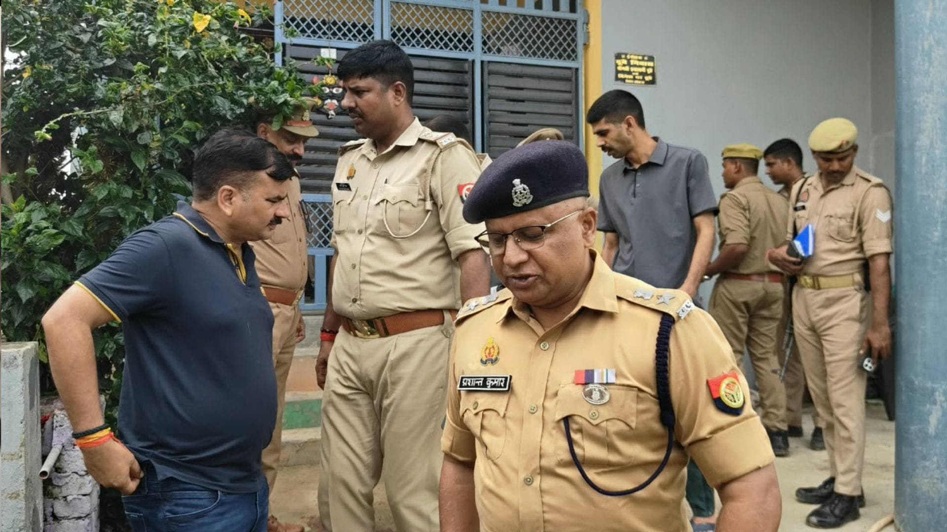 गोली चलने के बाद मौके पर पहुंची पुलिस