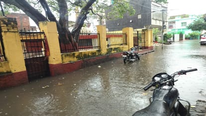 bareilly weather water logging on roads due to heavy rain in Bareilly