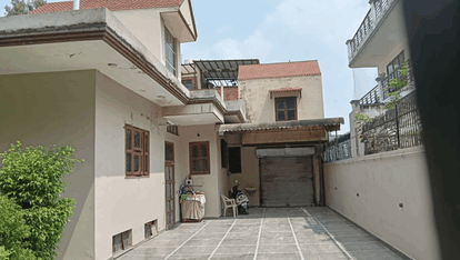satya niketan building owner Hariram bansal luxurious house and shop in Gurugram video