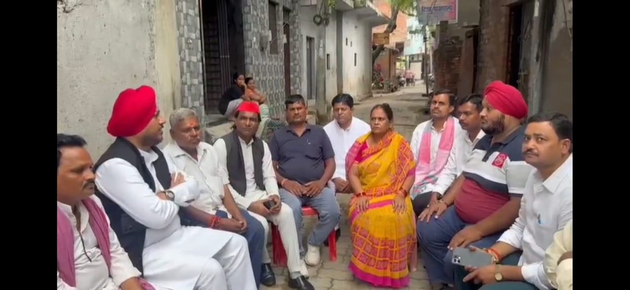 Kanpur: SP delegation meets victim of Jajmau attack; demands arrests from Police Commissioner