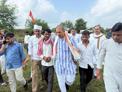 हिनौती गांव पहुंचे कांग्रेस प्रदेश अध्यक्ष जीतू पटवारी