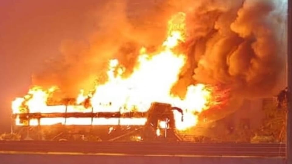 Etawah: Massive fire breaks out in sleeper bus; 40 passengers jump to safety
