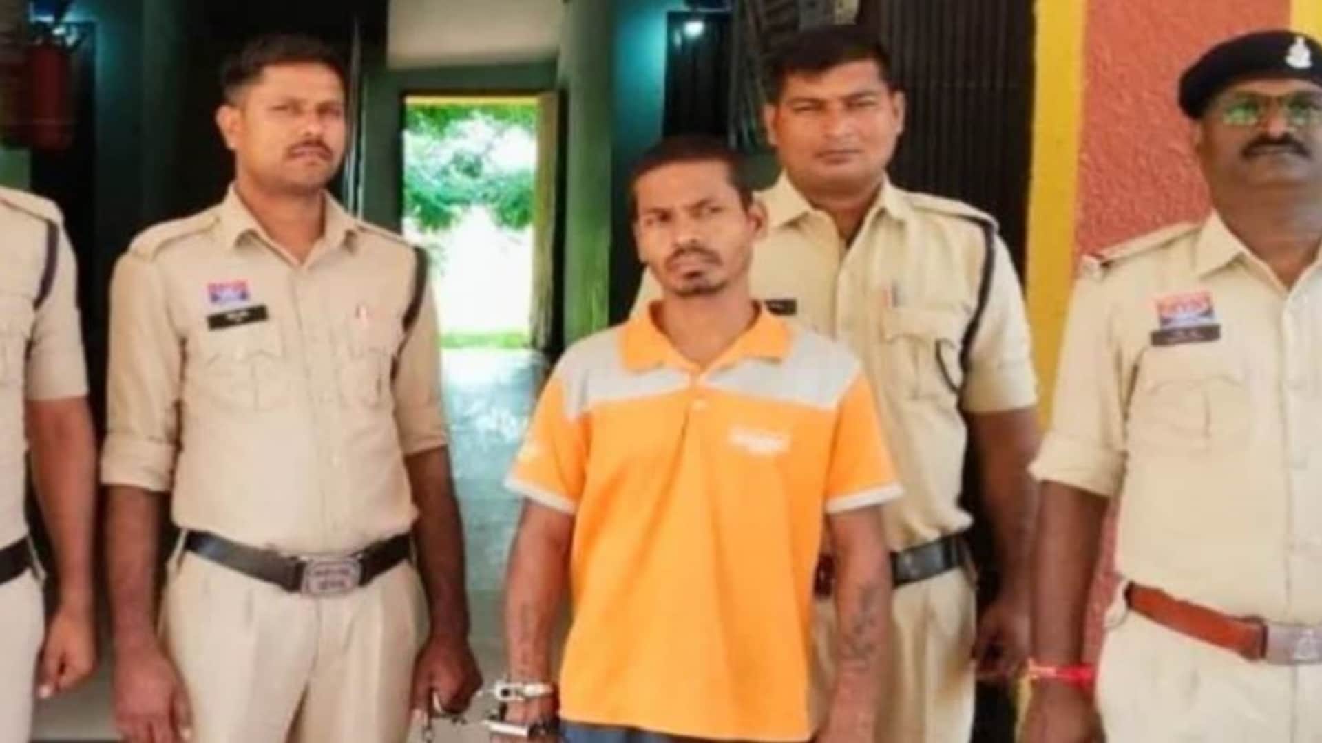 पुलिस हिरासत में आरोपी पति