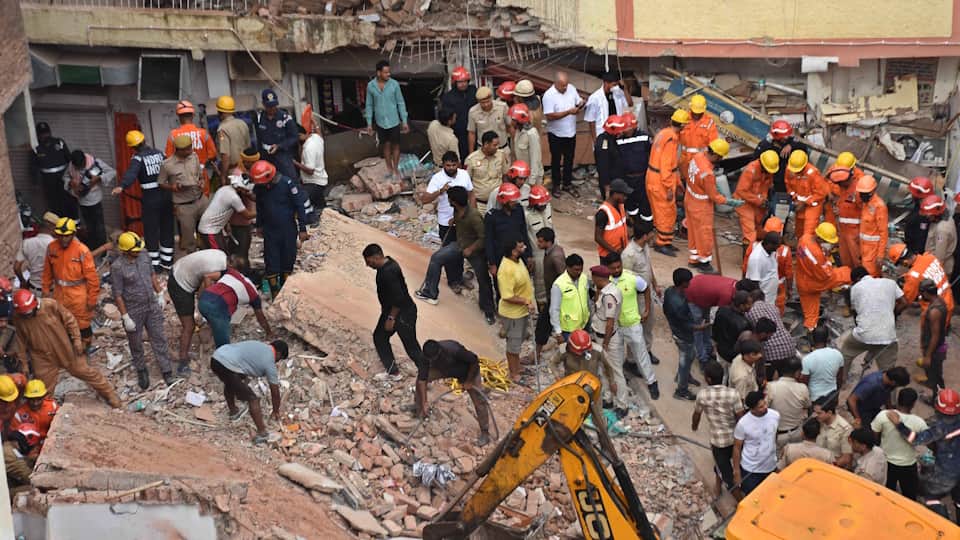 Delhi PG Crisis High Rents Low Safety Students Pay Up to ₹30000 for a Bed Satya Niketan Building Collapse