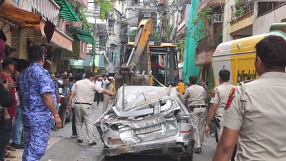 petition filed in Delhi High Court regarding building collapse incident in Satya Niketan