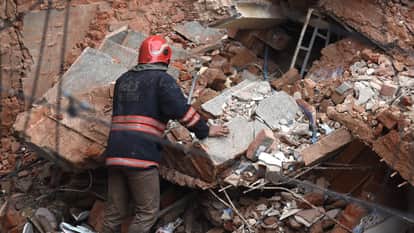 petition filed in Delhi High Court regarding building collapse incident in Satya Niketan