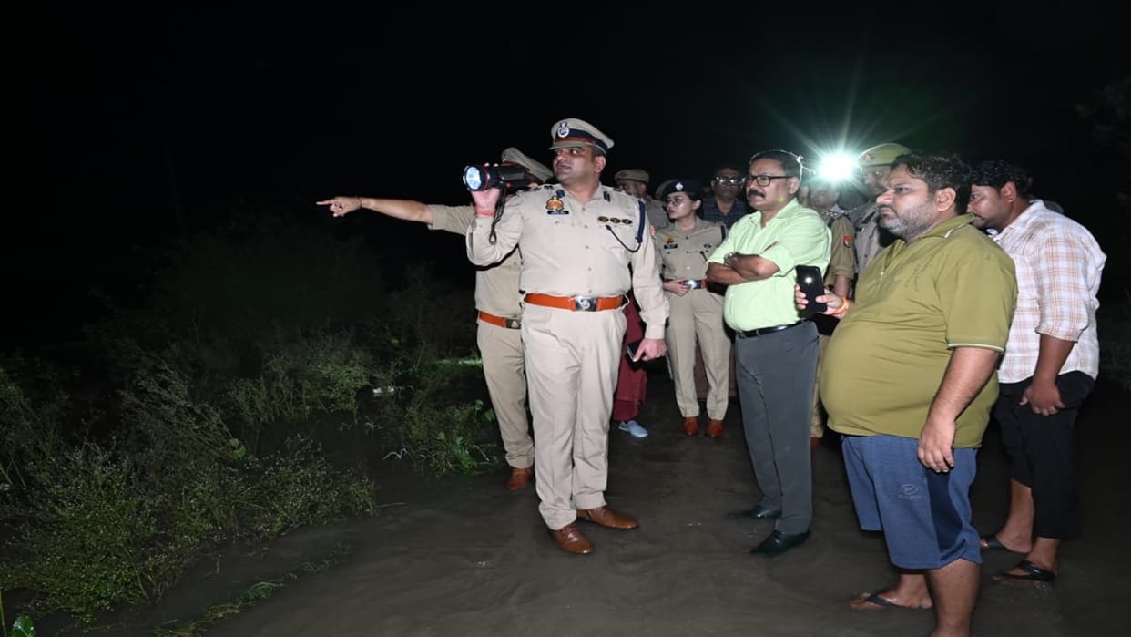 Three youths swept away in a river along with their bike in Bareilly