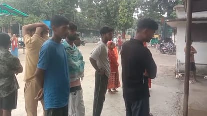 अस्तपाल में तीनों मृतकों के परिजन।