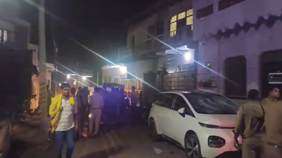 Two groups clash over land dispute in Mathura 11 people injured