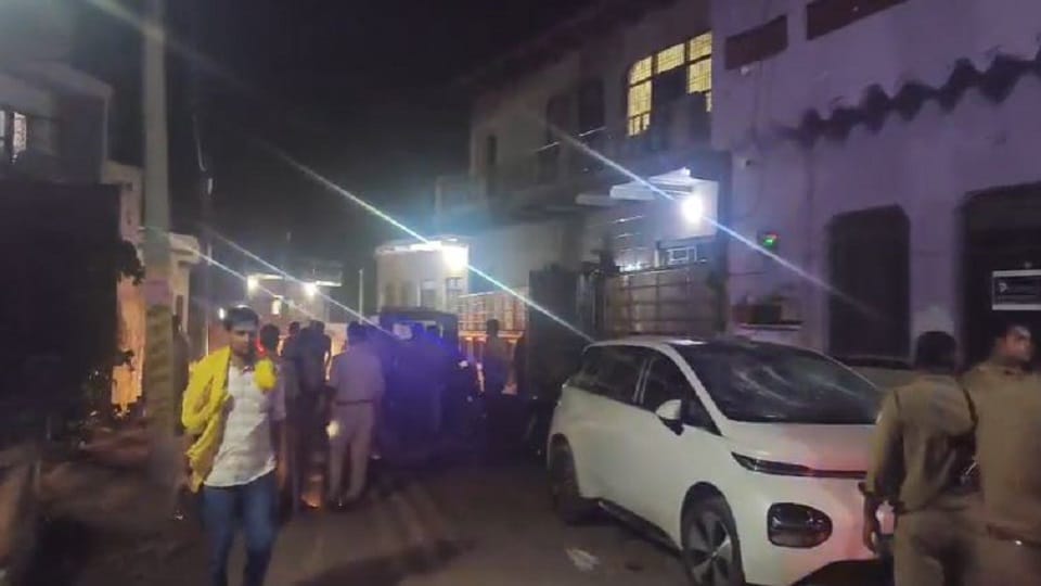 Two groups clash over land dispute in Mathura 11 people injured
