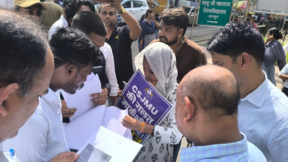 Kanpur: BASF members create a ruckus at CSJMU gate