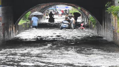 heavy rain in bareilly drains Choked and Roads Submerged in Bareilly