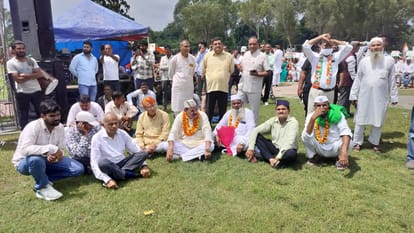 Congress Leaders CM residence march today protest against purification ritual many join party