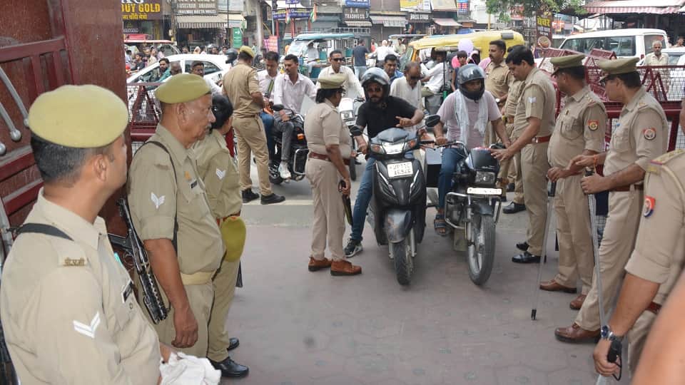 Saharanpur Mosque Demolition: Police and administration remained occupied all day dealing with leaders