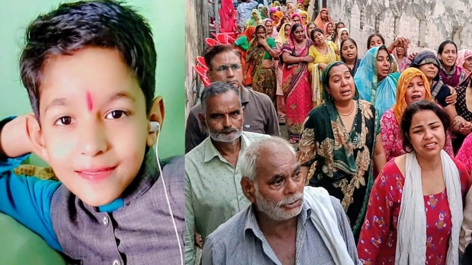 कुणाल की फाइल फोटो और रोते बिलखते परिजन।