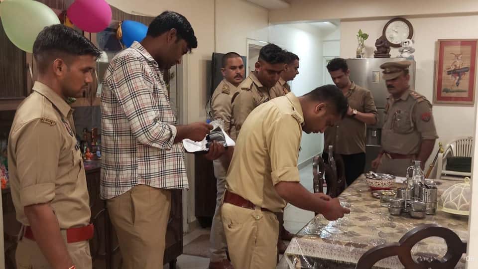 Kanpur Murder Case Medicine trader stabbed to death with 26 blows after intruders entered his flat in Kanpur