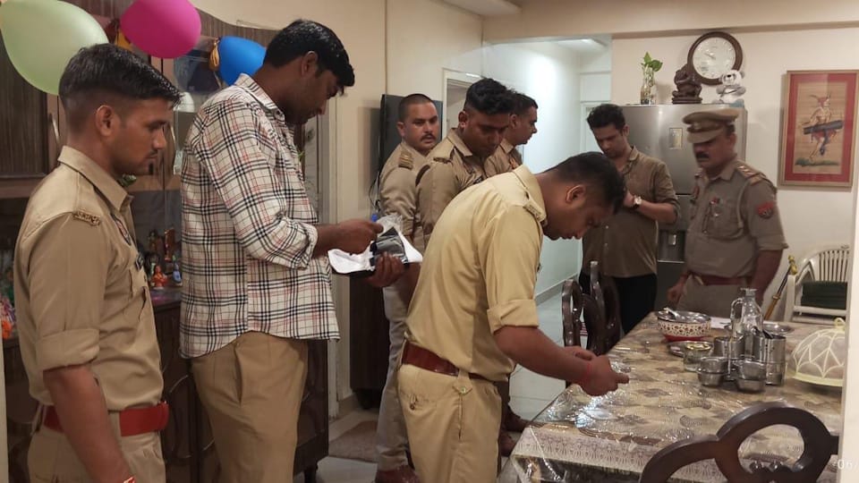 Kanpur Murder Case Medicine trader stabbed to death with 26 blows after intruders entered his flat in Kanpur
