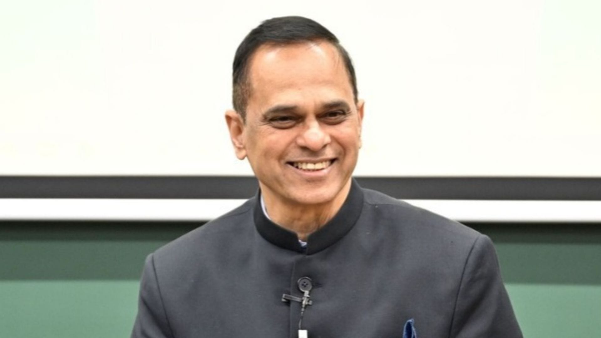 मुख्य सचिव वी. श्रीनिवास