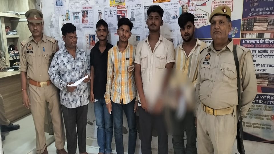 Robbery Plot Foiled in Vrindavan, Five Arrested With Knives and Stolen Mobile