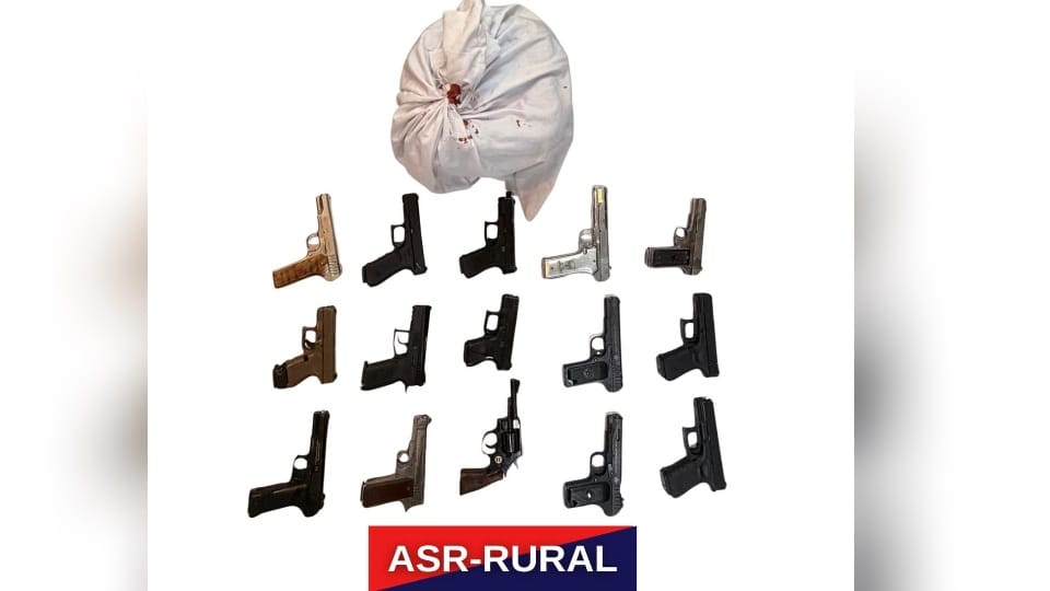 drug and arms smuggling network in Amritsar 15 pistols and five kg of heroin seized two arrested