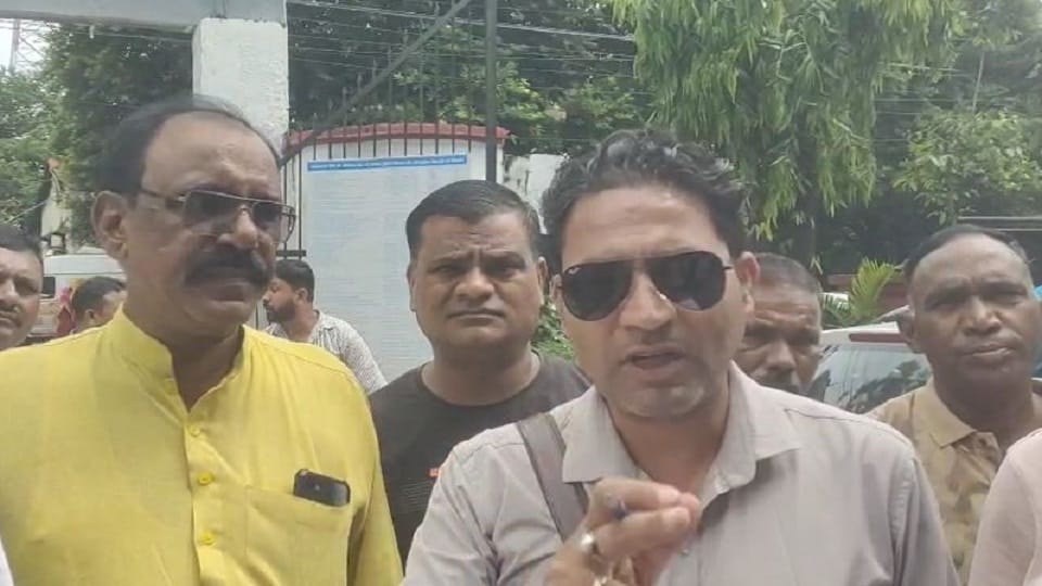 राहुल गांधी पर केस दर्ज करने वाले अमित कुमार पर SC न होने का आरोप