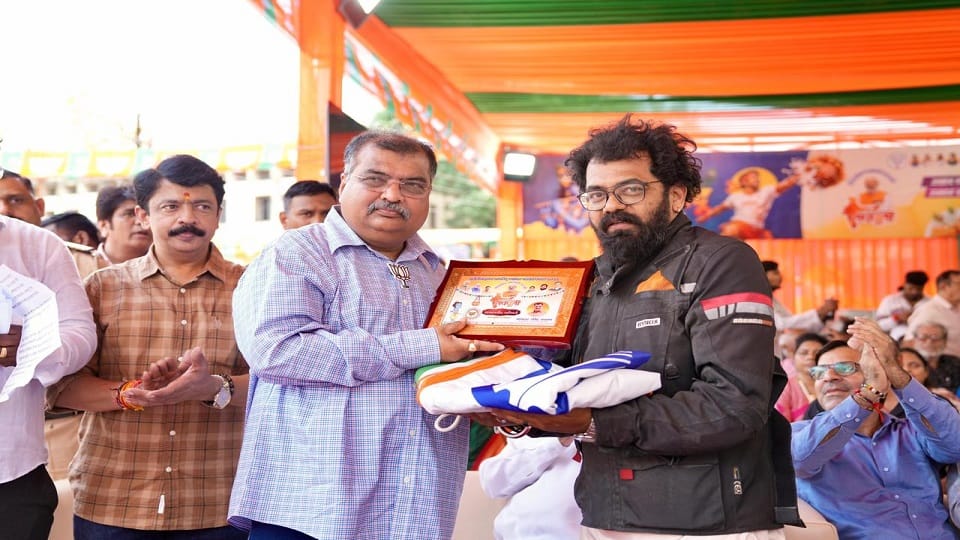 A 2,252 km patriotic ride from Dombivli to Kargil.