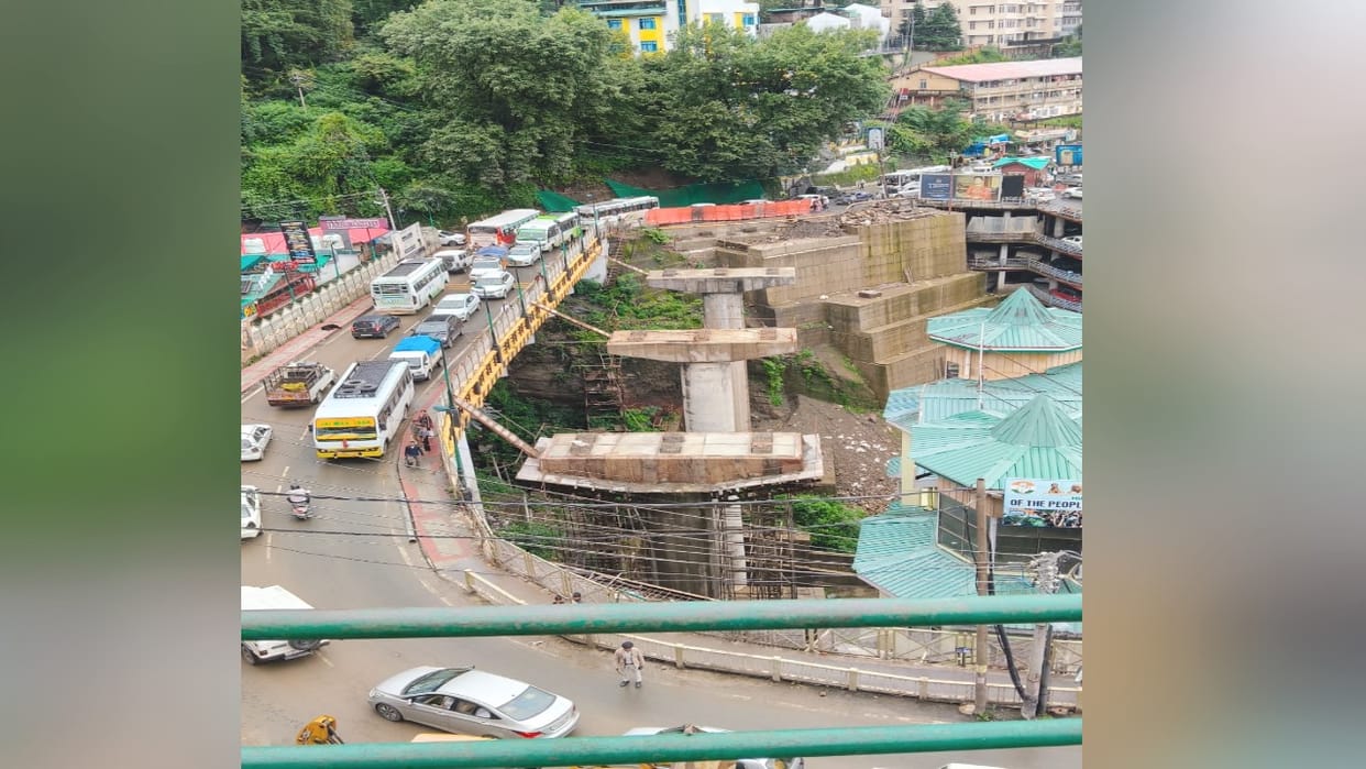 Work on placing girders for the Lift Bridge has begun; the road will remain closed on Monday and Tuesday night