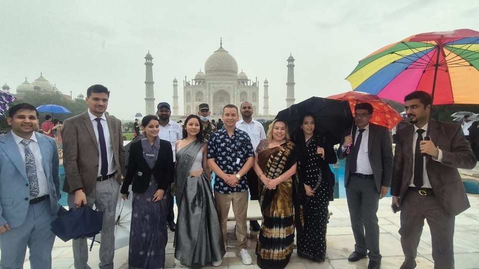 BRICS Chief Justices Mesmerized by Taj Mahal, Visit Monument in Drizzle with Umbrellas