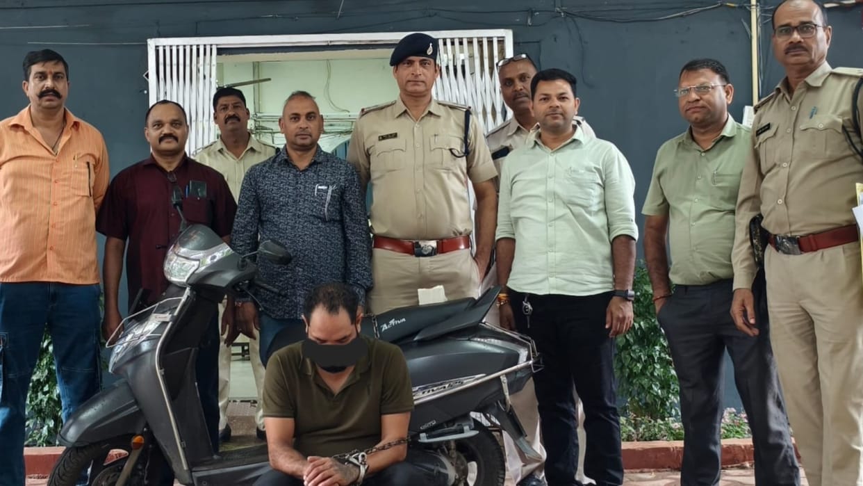 bhopal md drug smuggler arrested vadodara dubai connection clubs mephedrone drug network ayodhya nagar police