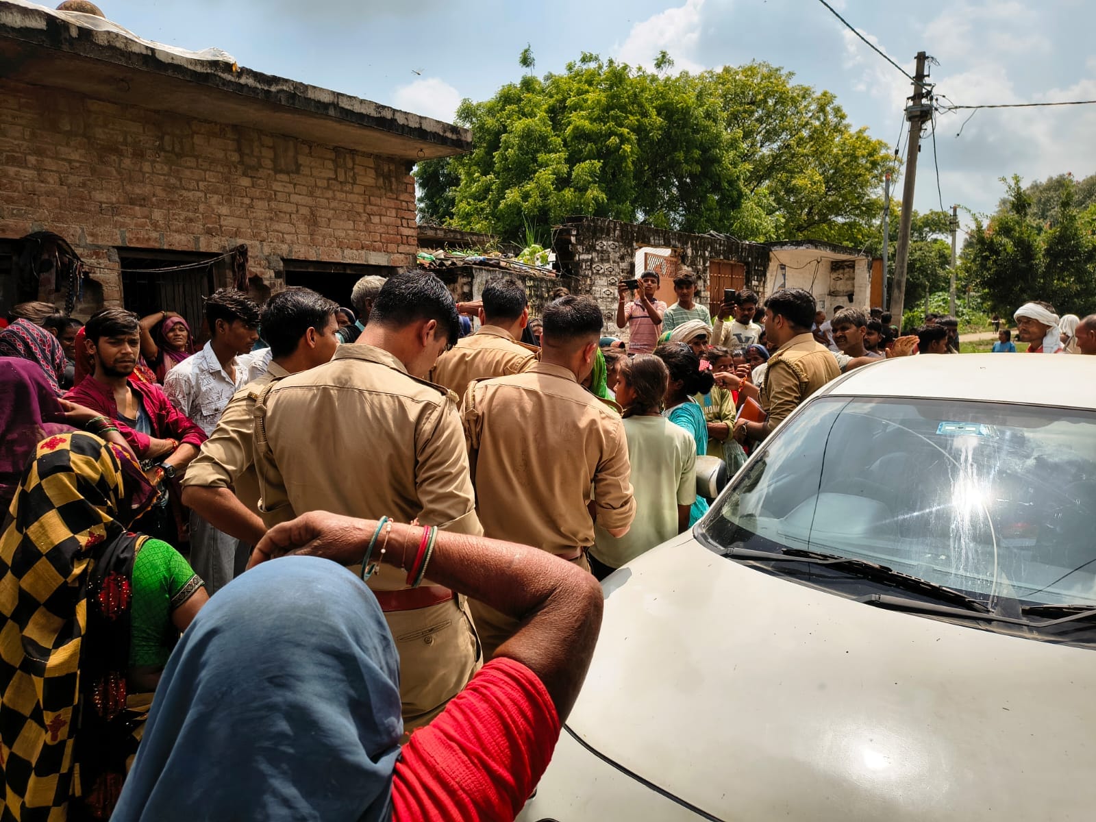 Police Face Women’s Protest While Rescuing Lover Held Hostage for 30 Hours in Saadh