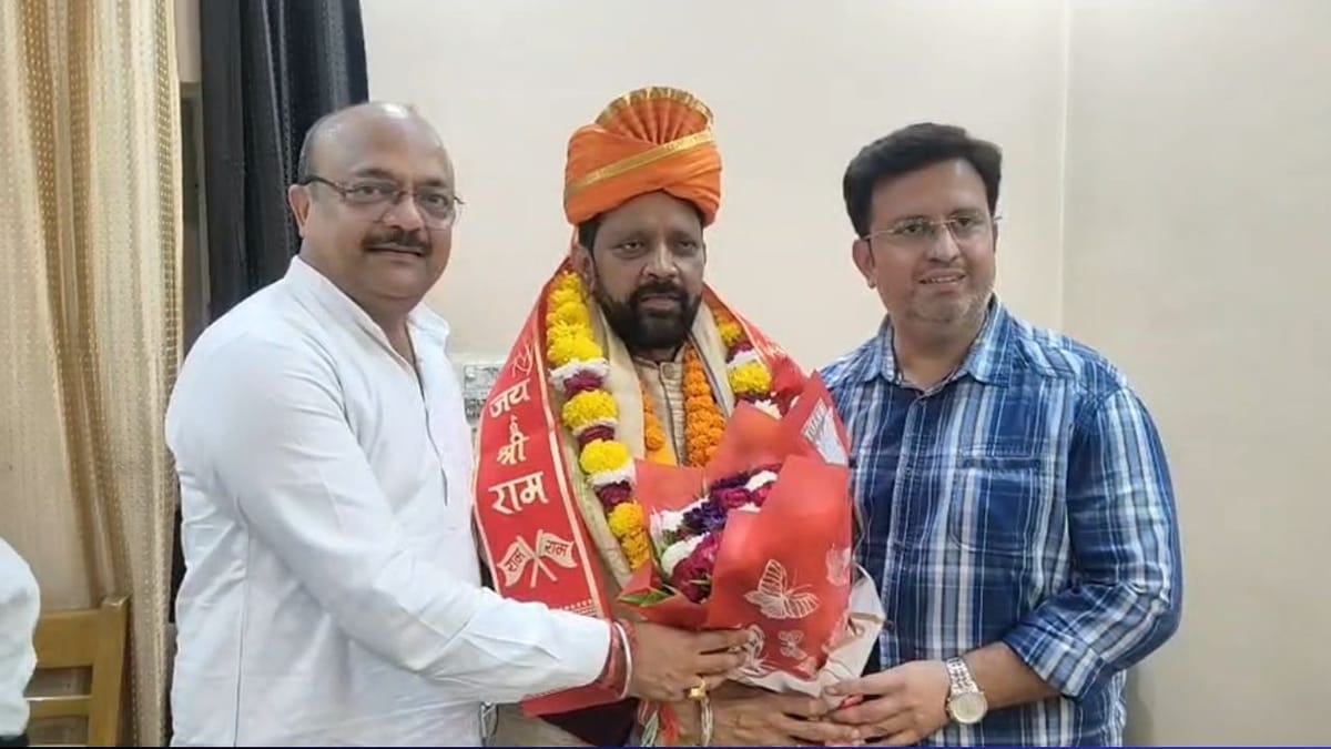 बुलंदशहर: भगवत प्रसाद मकवाना का भव्य स्वागत, बोले- कमजोर वर्ग को आगे बढ़ा रहे पीएम मोदी, विपक्ष पर साधा निशाना