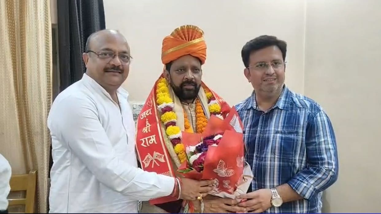 Grand welcome for Bhagwat Makwana Chairman of National Commission for Safai Karamcharis in Bulandshahar