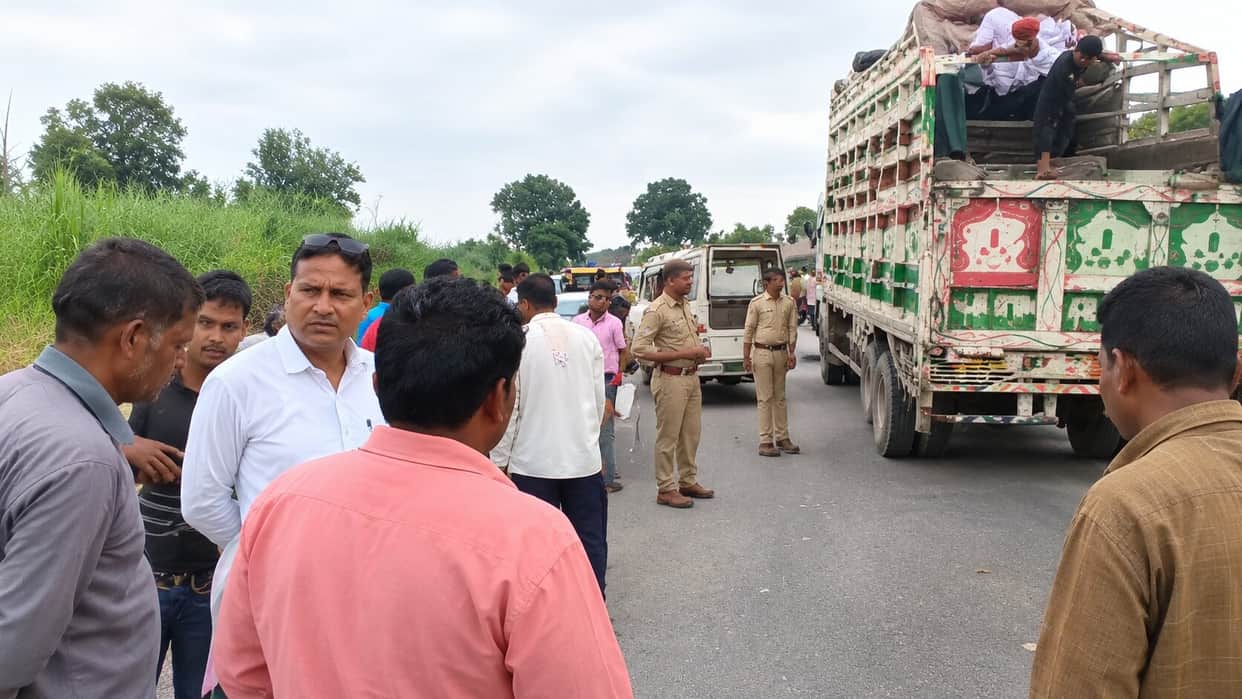 Youth Crushed to Death by Truck in Chaubepur, Villagers Protest on Bela Road