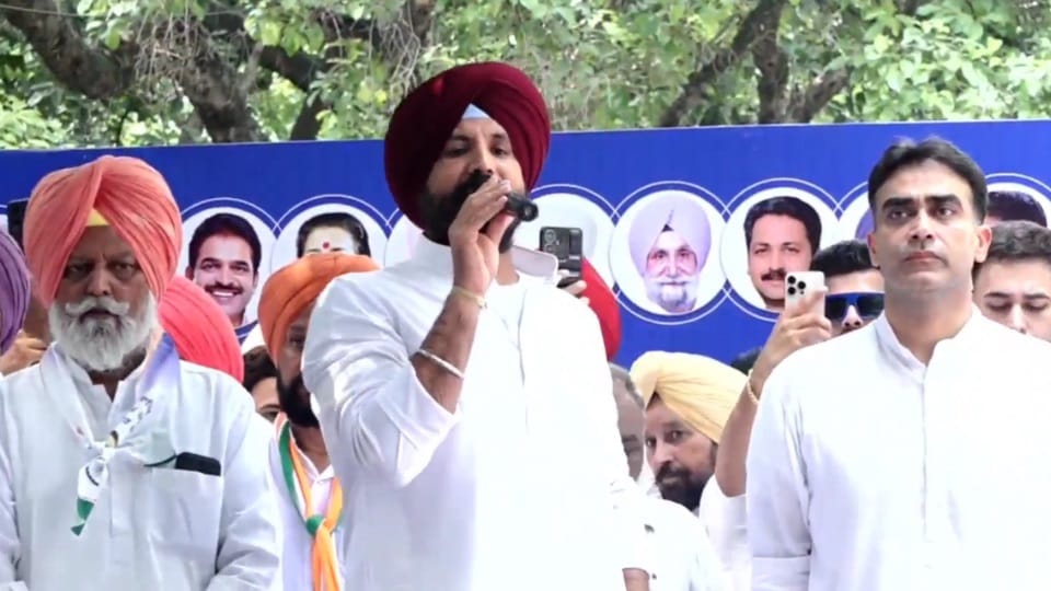 Congress protest against Punjab government Leaders gear up to lay siege to CM residence police barricades