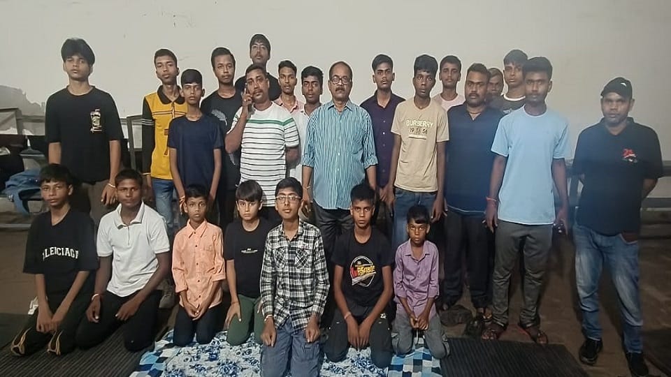 प्रदेश स्तरीय शतरंज प्रतियोगिता के लिए वाराणसी मंडल की हीरालाल 12 सैनी इंटर कॉलेज में पहुंचे टीम।