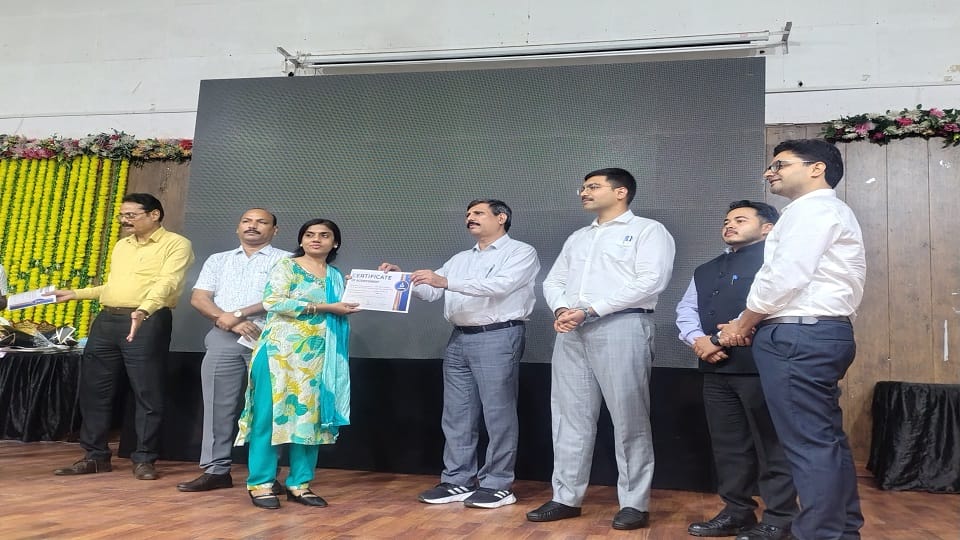 From AI to Stitching, Students Impress Agra DM with Their Skills