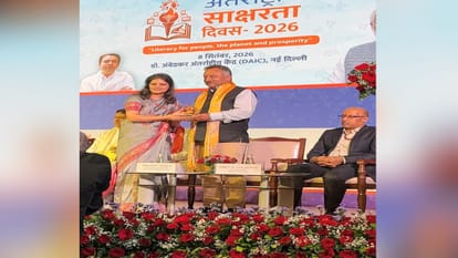 दिल्ली में शिक्षा मंत्री रोहित ठाकुर सम्मानित।