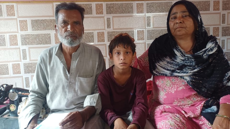 बागपत के निवड़ा गांव में शहजादी के पिता मां और बेटा शादान