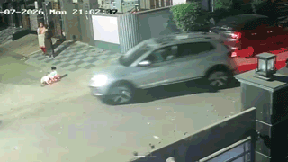 कार ने दो साल की बच्ची को कुचला