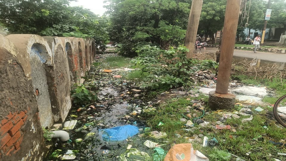 Open Drains Claim Lives in Agra, Activists Prepare Legal Action Against Civic Body