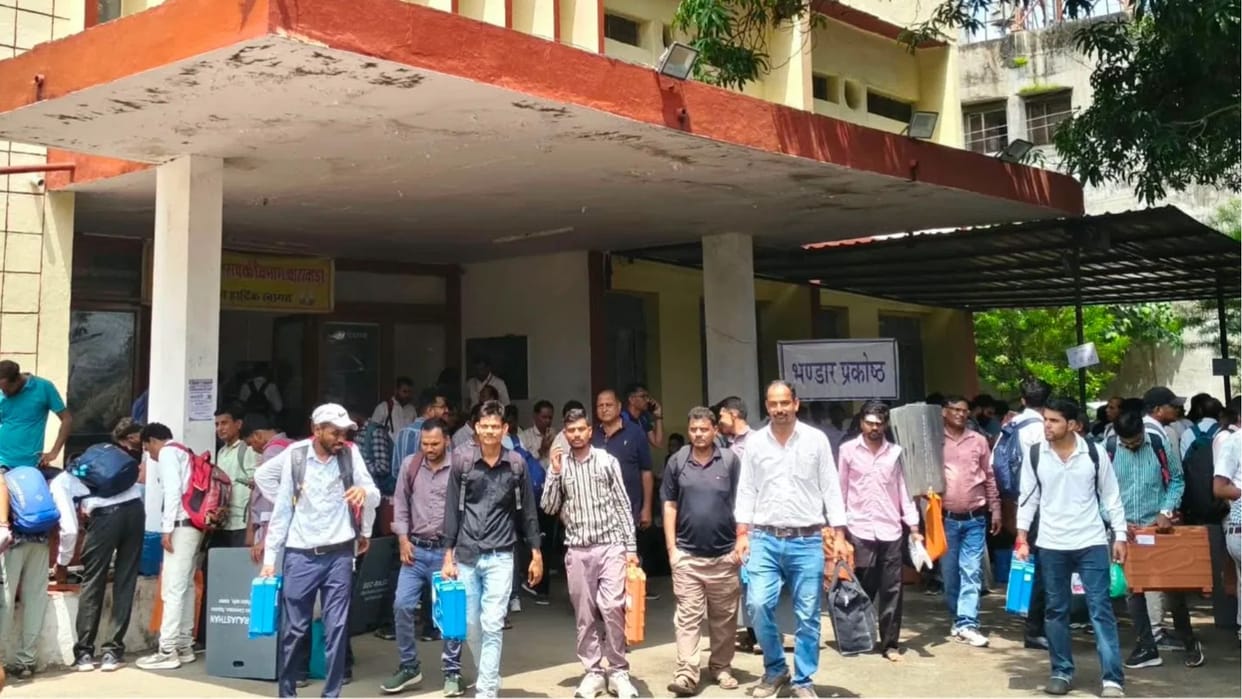 Preparations for tomorrow's voting in Banswara and Dungarpur are complete.