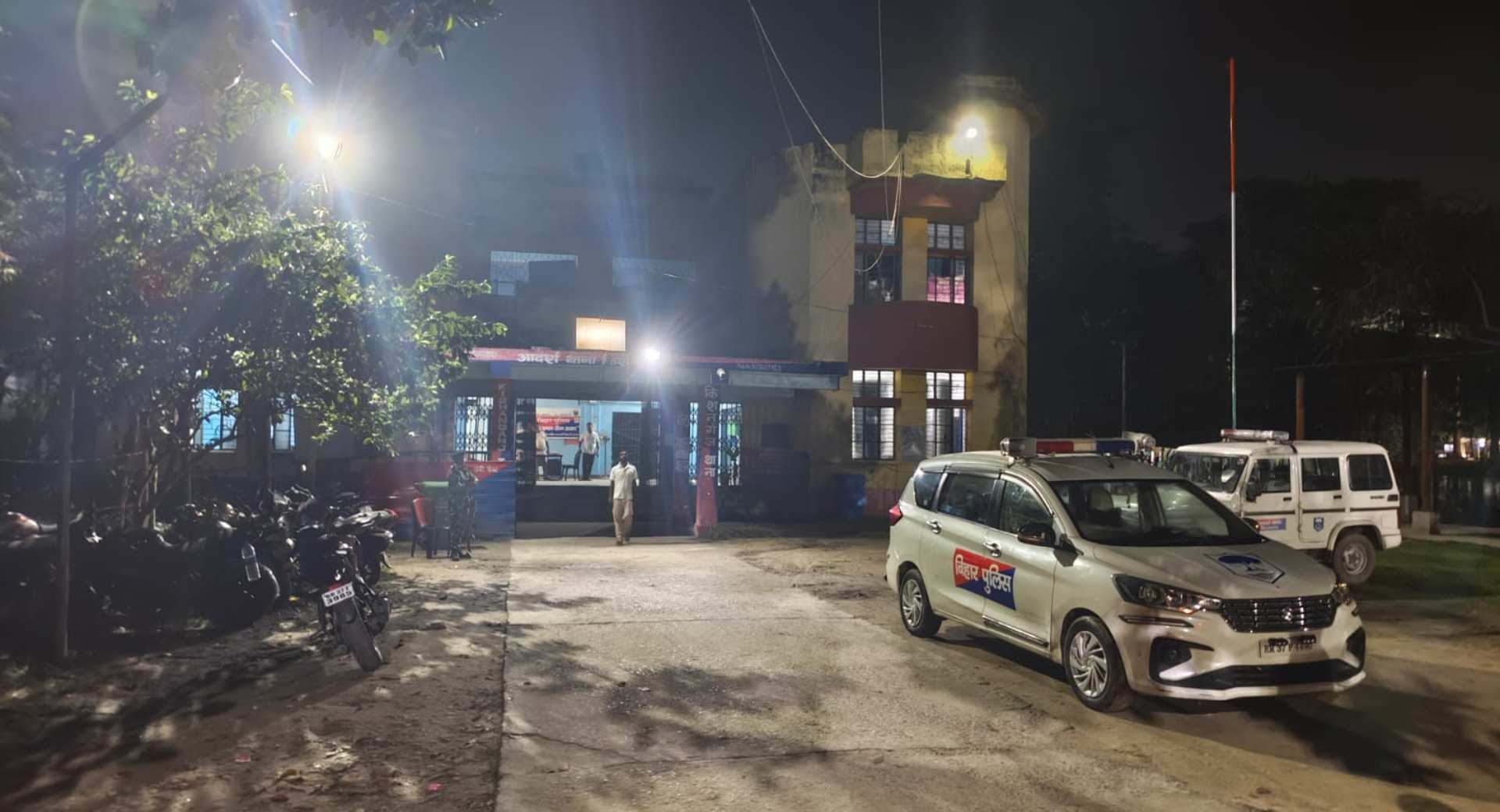 पुलिस ने छापेमारी कर दो को दबोचा